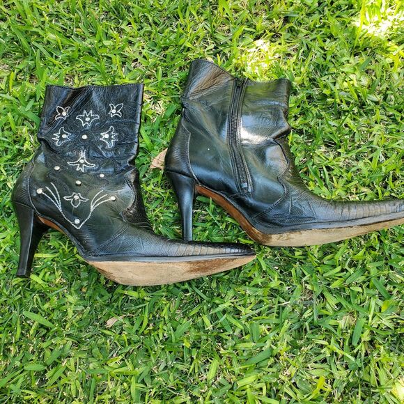 Camila Black Leather Booties Size 6.5 - Picture 1 of 8